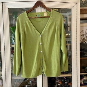 Women’s avacado green button front Cardigan knit top XL
